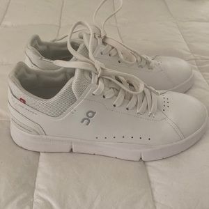 On Running The Roger white sneakers